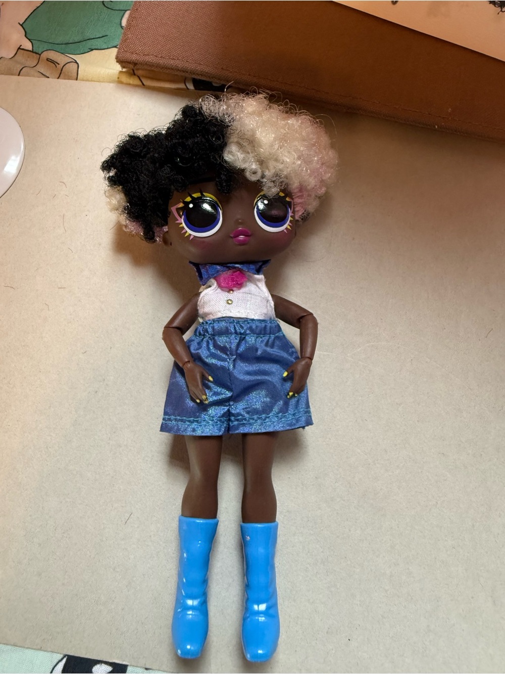 L.O.L. Surprise! Doll with Black & Blonde Curly Hair and Blue Outfit